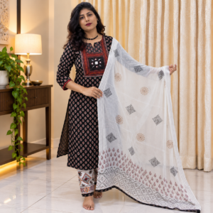Elegant black cotton suit